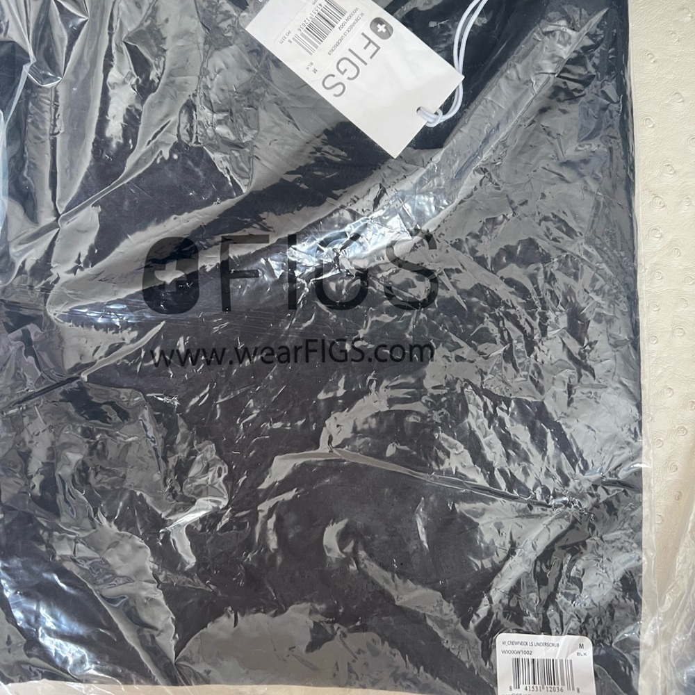 Figs women’s black under scrub medium super soft